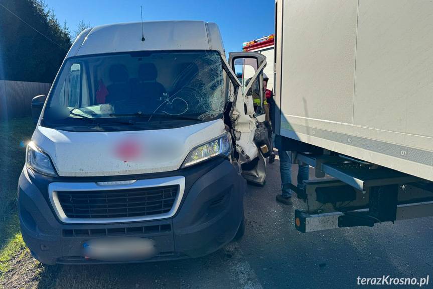 Kombornia. Zderzenie samochodu dostawczego z ciężarówką