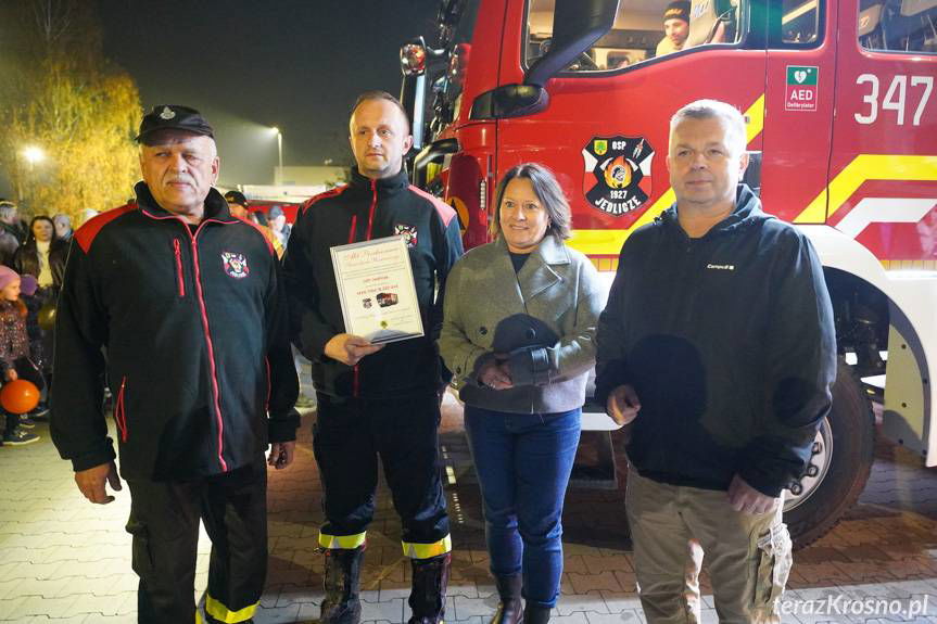 Strażacy z OSP Jedlicze powitali nowy samochód ratowniczo-gaśniczy [ZDJĘCIA]