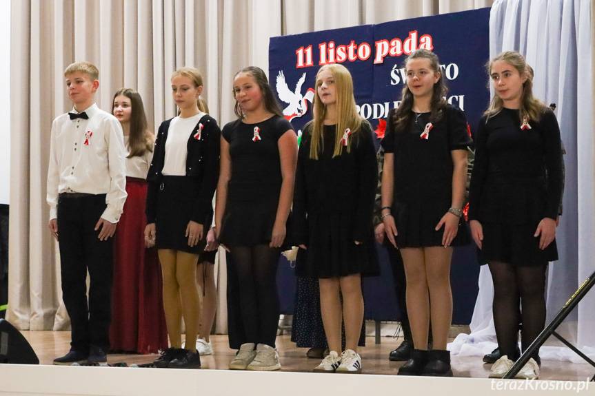 Patriotyczne śpiewanie w Rogach [ZDJĘCIA]