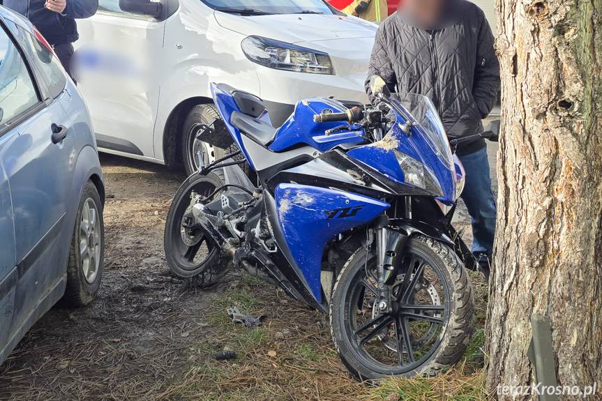 Krosno. Zderzenie motocyklisty z samochodem