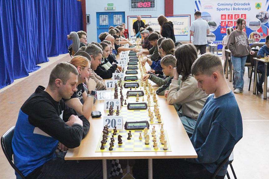 Szachiści rywalizowali w Jedliczu z okazji Święta Niepodległości