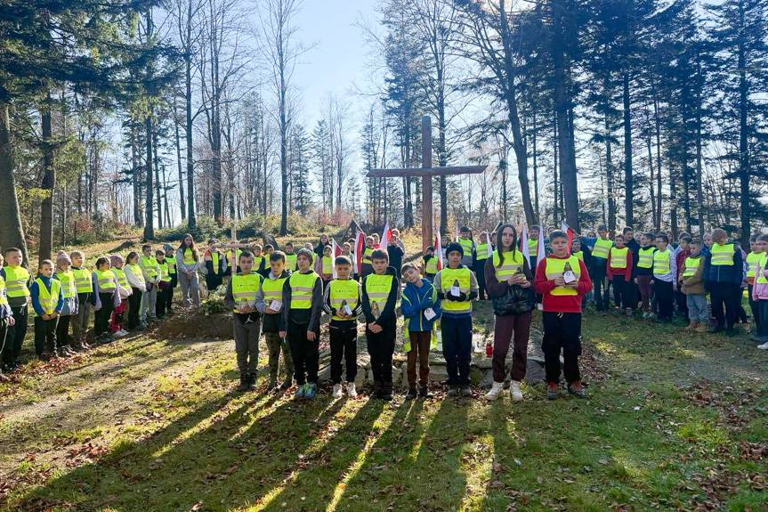 Miejsce Piastowe. Niepodległościowy rajd Odblaskowa Szkoła 2025