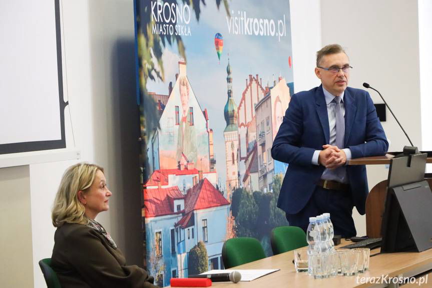 O bezpieczeństwie społeczności lokalnej. Konferencja w PANS w Krośnie [ZDJĘCIA]