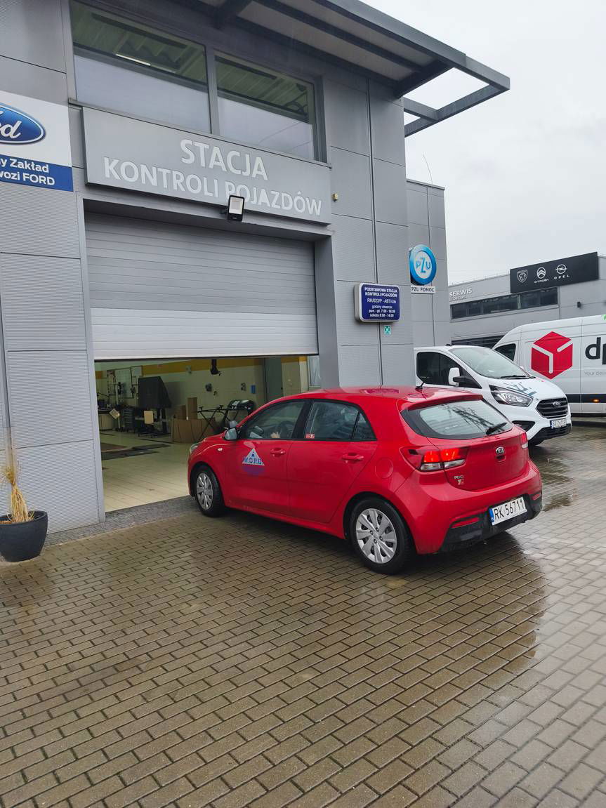 Nowi kierowcy startują bezpiecznie - dwa vouchery na zimowe przygotowanie auta czekają!