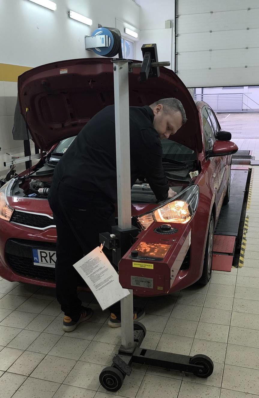 Nowi kierowcy startują bezpiecznie - dwa vouchery na zimowe przygotowanie auta czekają!