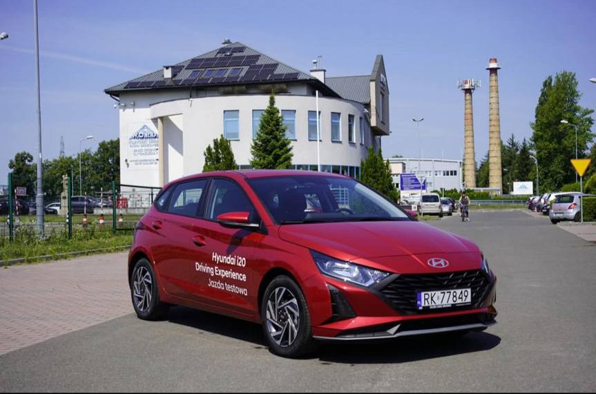 Nowi kierowcy startują bezpiecznie - dwa vouchery na zimowe przygotowanie auta czekają!