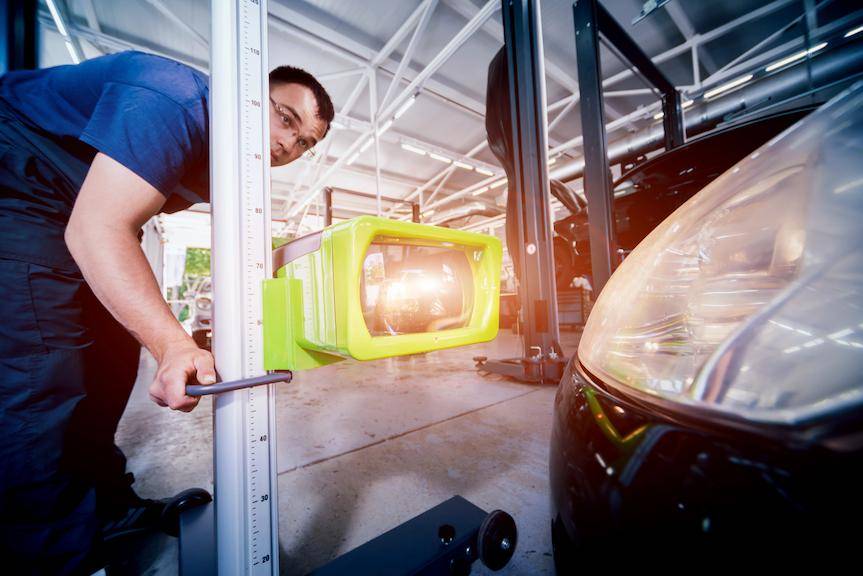 Sprawdź światła pojazdu bezpłatnie w listopadzie i grudniu