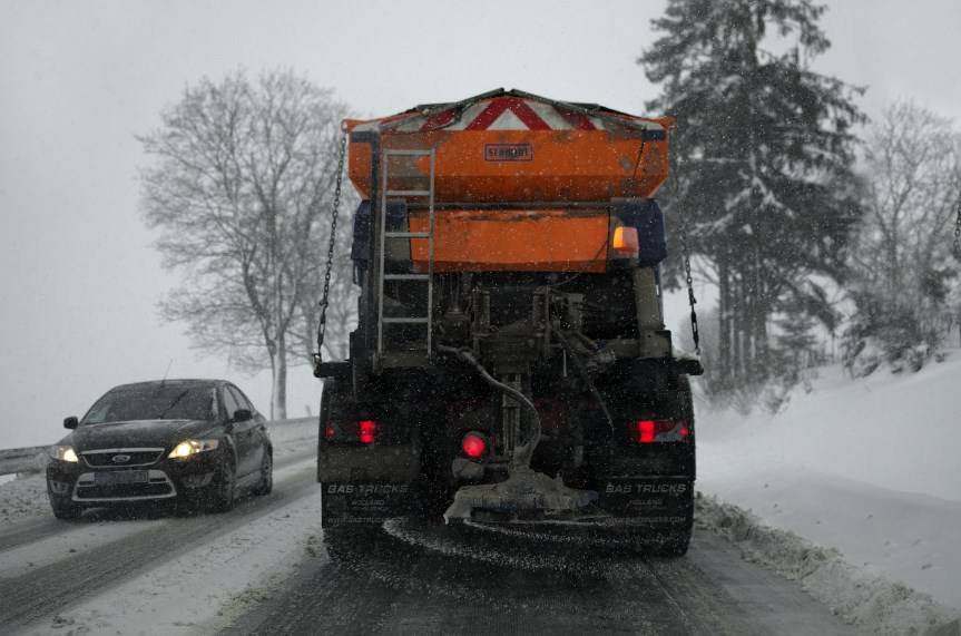 Zimowe utrzymanie dróg w Krośnie. Gdzie zgłaszać problemy?
