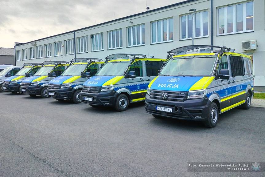 Nowe radiowozy trafiły do podkarpackiej policji