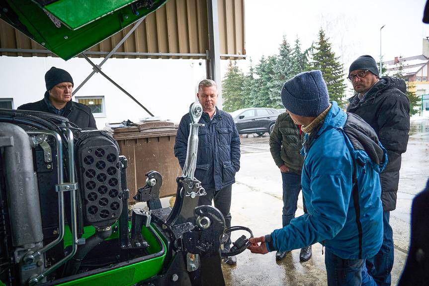 Gmina Jedlicze zakupiła nowy ciągnik rolniczy
