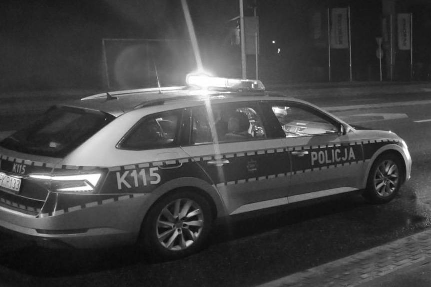 Pijany 20-latek w mercedesie uderzył w drzewo - pasażer zginął