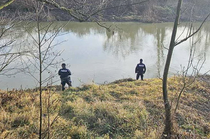 Łodzie i drony przeczesują teren w poszukiwaniach mieszkanki Jasła