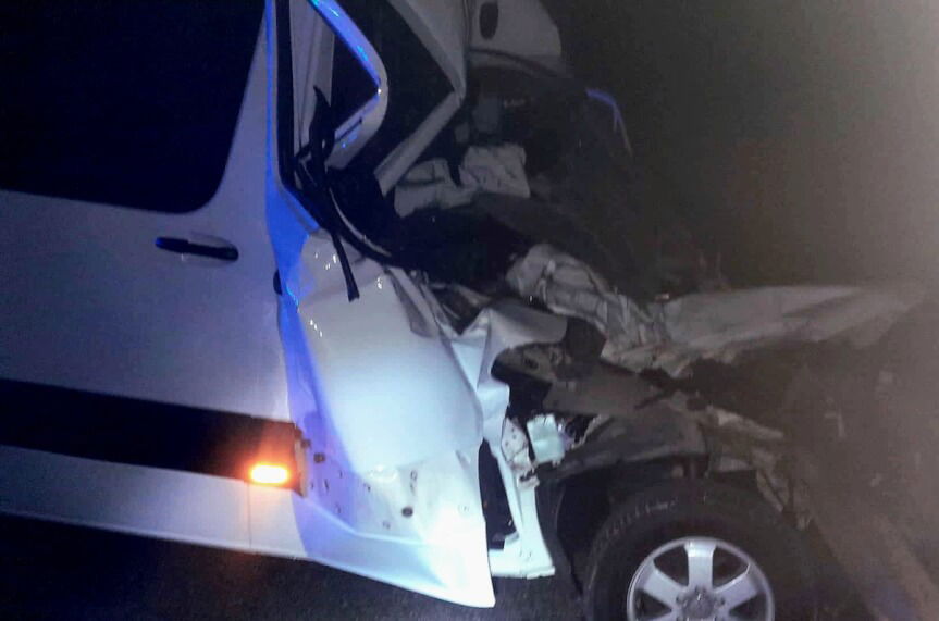 Kierujący zasnął za kierownicą i uderzył w ciężarówkę