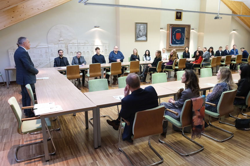 Najlepsi studenci i pracownicy PANS otrzymali stypendium