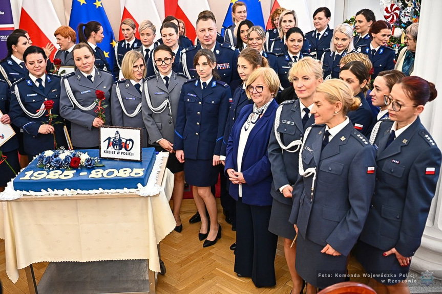 "Sto lat kobiet w Policji". Niezwykła historia kobiet w mundurze