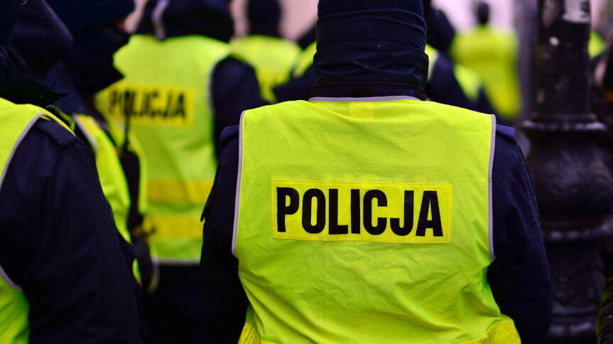 Zaatakował pracowników i policjantów. Nie żyje mężczyzna postrzelony w Myślenicach