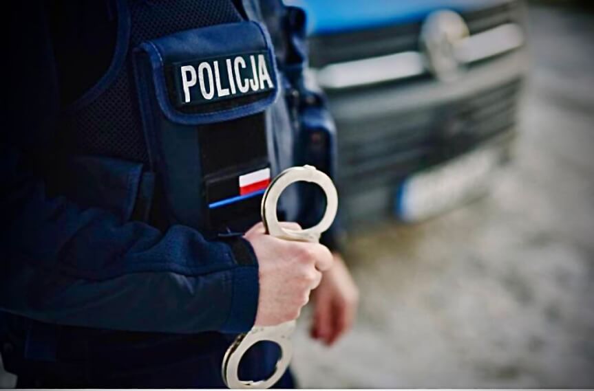 Ukrył się na strychu, ale nie zdołał ukryć amfetaminy