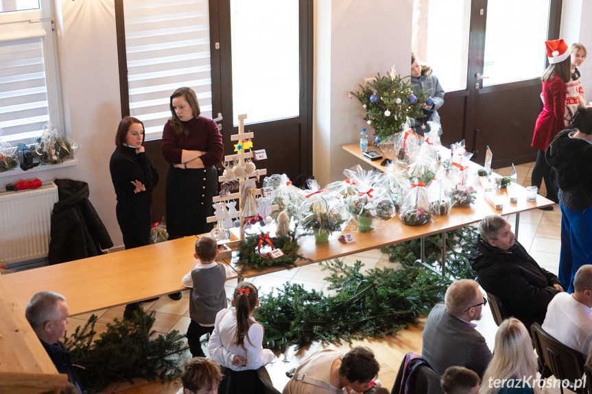 Uczestnicy kiermaszu we Wrocance