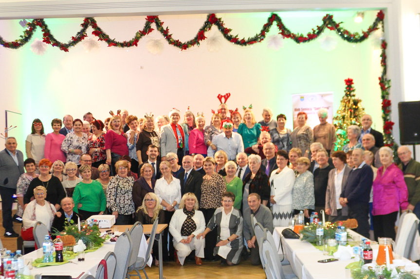 Seniorzy zaprosili na przedświąteczne kolędowanie