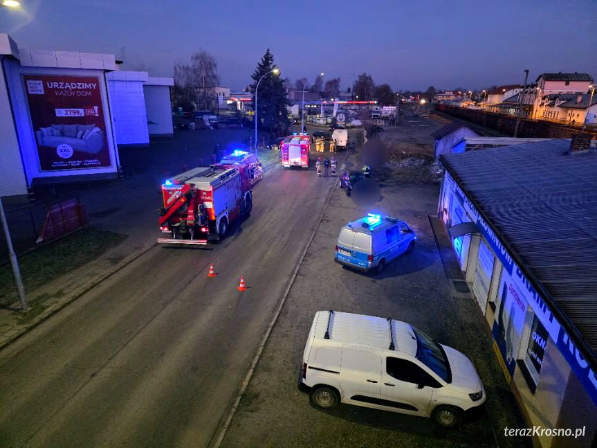 Dwa zdarzenia drogowe i zablokowana ulica w Krośnie