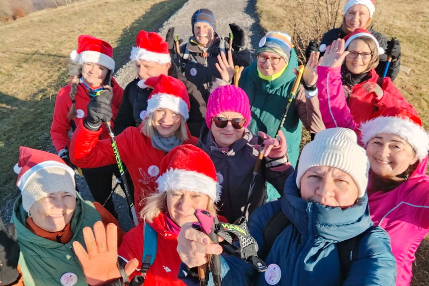 Mikołajkowy marsz Nordic Walking