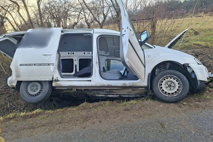Kierujący Volkswagenem uderzył w przepust