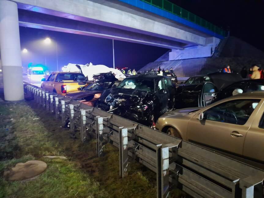Karambol na S19. Zderzyło się 18 pojazdów, 12 osób w szpitalach