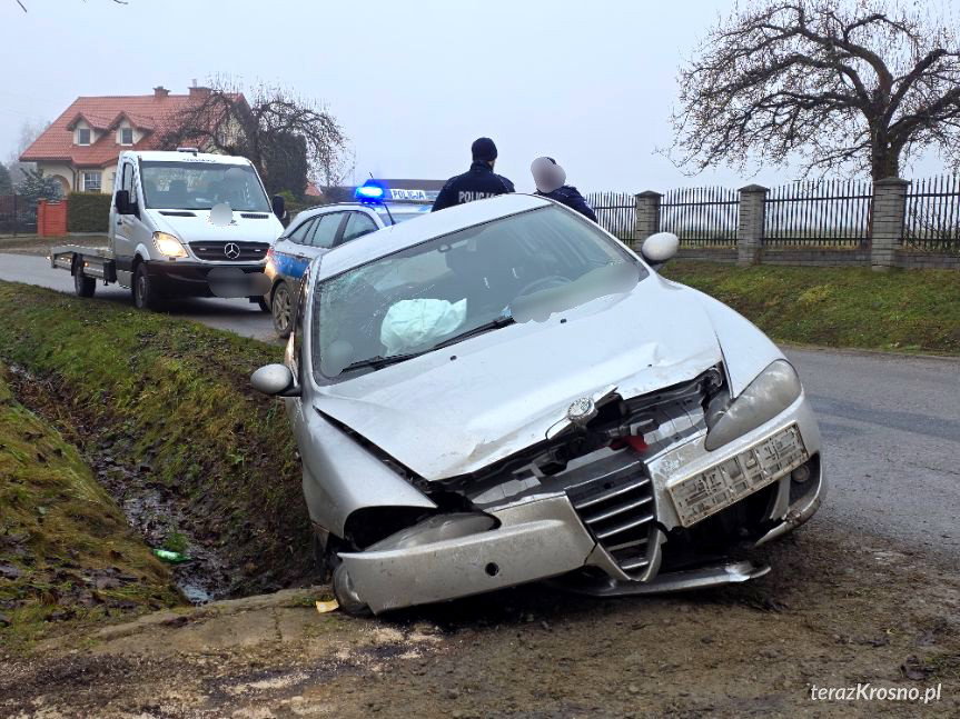 Kobylany. Kierujący samochodem uderzył w przepust