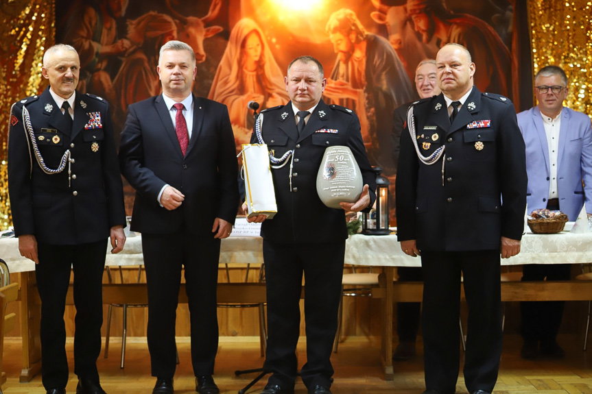 Spotkanie wigilijne strażaków z podziękowaniami i wyróżnieniami
