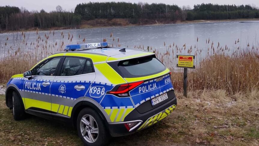 Mundurowi ostrzegają przed zimową zabawą na lodzie