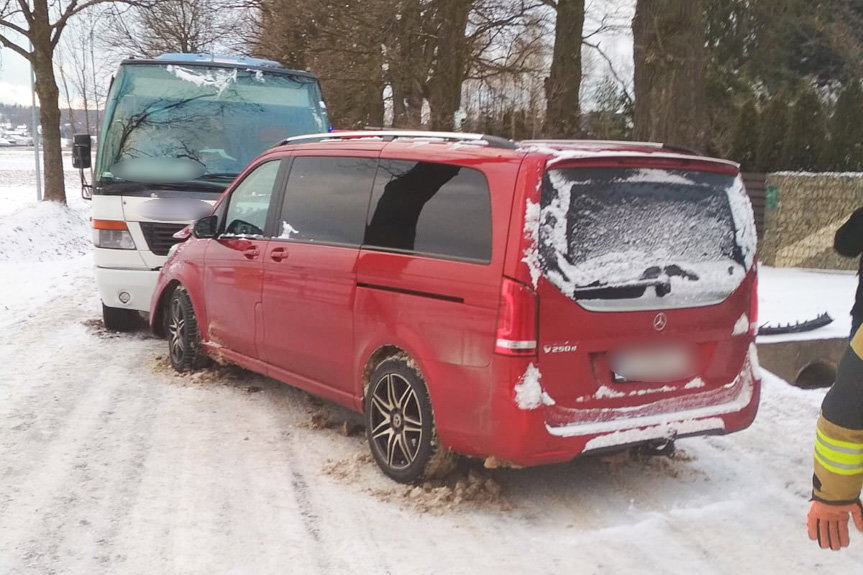 Wzdów zderzenie samochodów