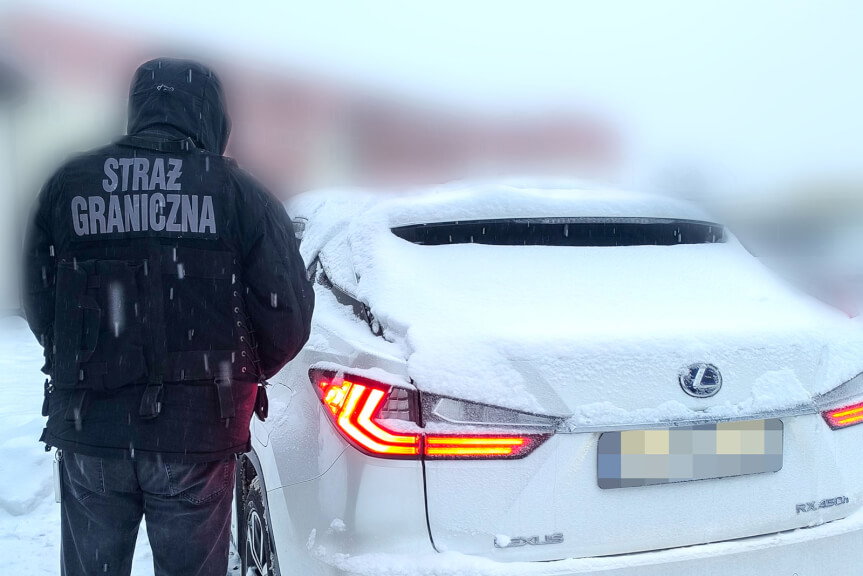 Koparka za 160 tys. zł i luksusowy Lexus w rękach służb