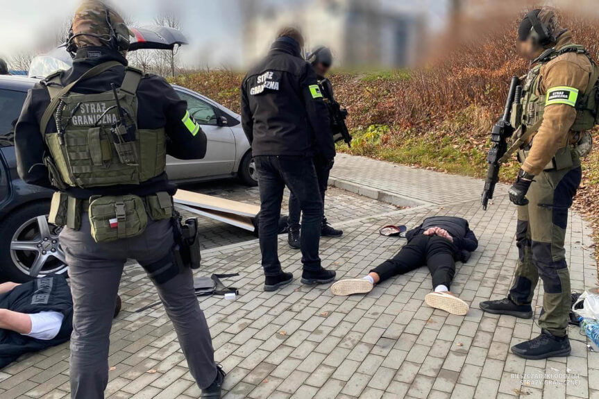 Fałszywe dokumenty i miliony na kontach. Ośmiu Ukraińców przed sądem