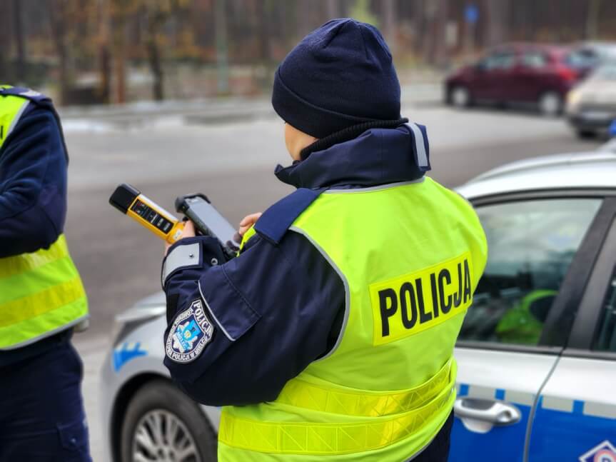 Nietrzeźwy kierowca odśnieżał parking galerii handlowej