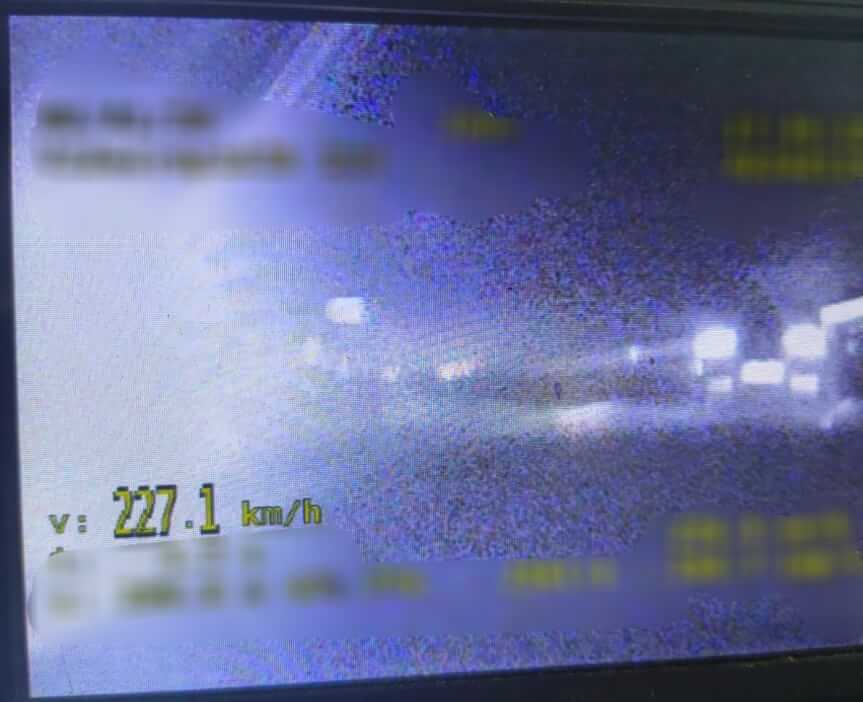 Pędził z prędkością 227 km/h i nie miał prawa jazdy