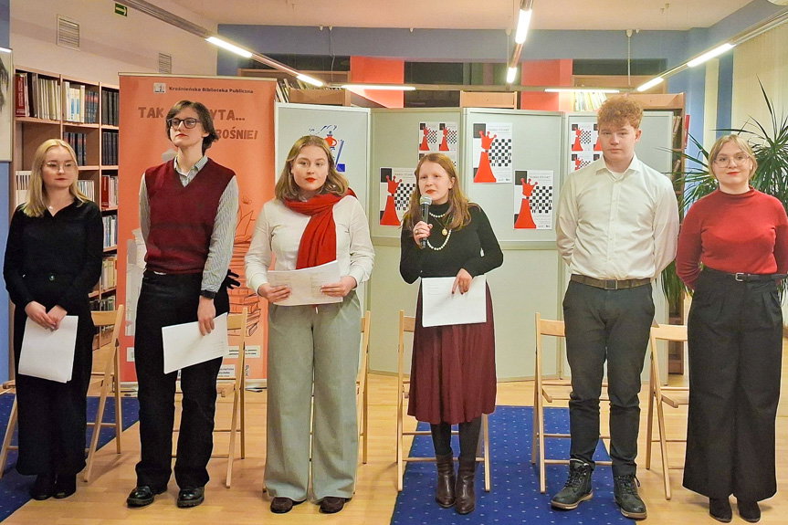 "Maria Stuart" w bibliotece - teatr, emocje i wsparcie dla chorego chłopca