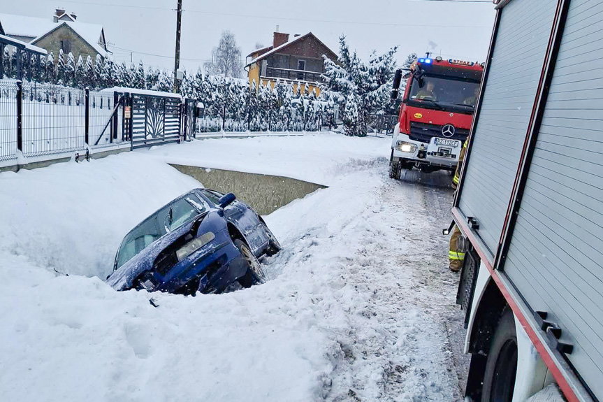 wjechał do rowu