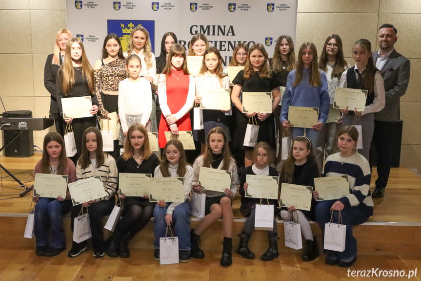 Krościenko Wyżne. Wystawa prac uczennic z Pracowni MEZGRAF [ZDJĘCIA]