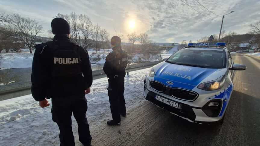 Strzyżowscy policjanci kontrolują akweny i apelują o rozsądek