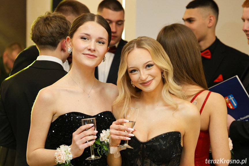 Studniówka maturzystów z Jedlicza. Tak bawili się uczniowie z dwóch szkół [ZDJĘCIA]
