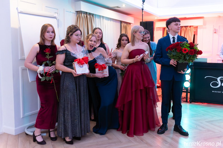 Maturzyści będą wręczać prezenty podczas studniówki