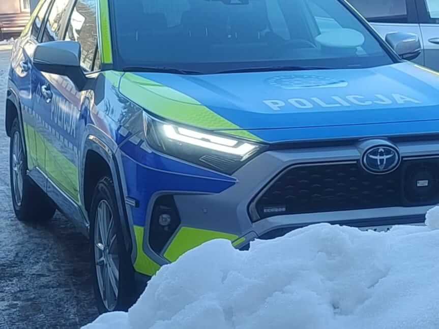 Nietrzeźwy kierujący przewoził autem rodzinę. Policjanci zakończyli niebezpieczną podróż