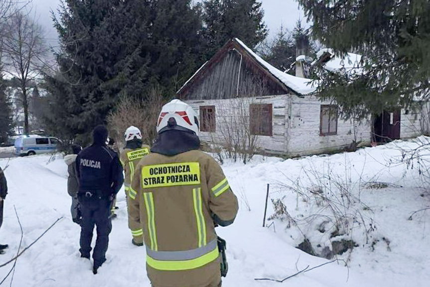 60-latek w zawalającym się budynku. Pomoc przyszła na czas