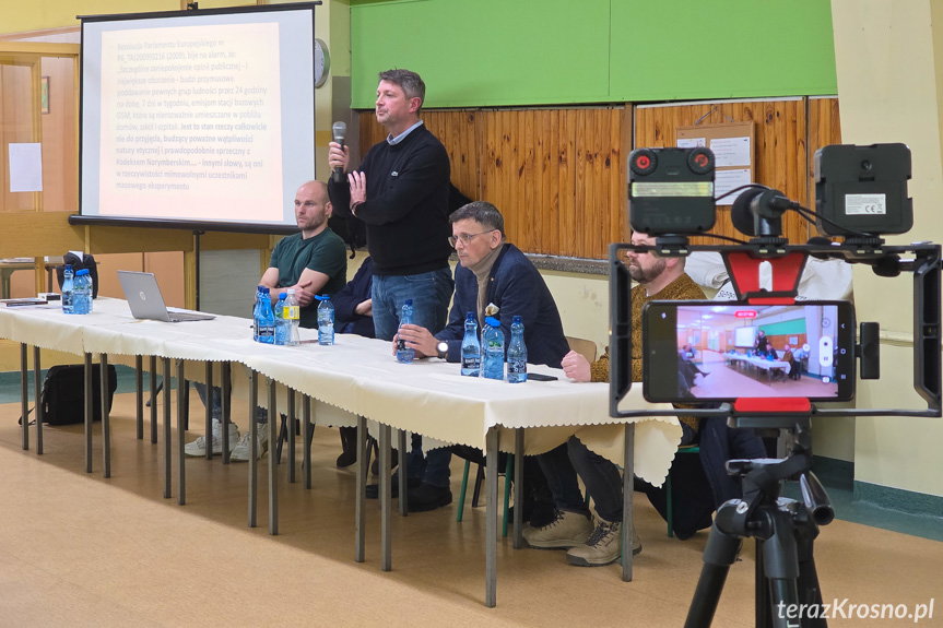 "Monstrum" na zielonych płucach Krosna. Mieszkańcy walczą z masztem 5G