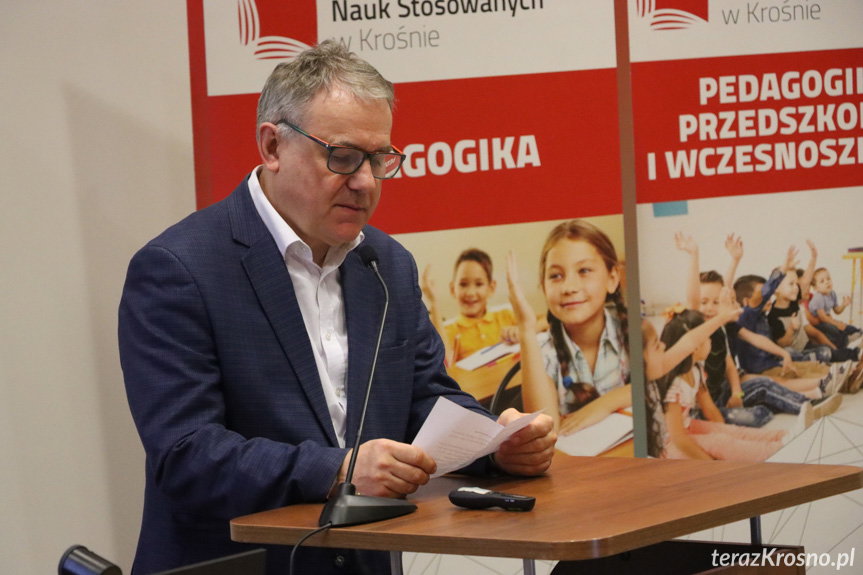 Zagrożenia XXI wieku. Jak chronić nasze dzieci? Konferencja w PANS w Krośnie