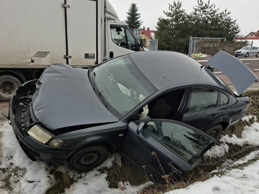 Czołowe zderzenie samochodów w Kraczkowej