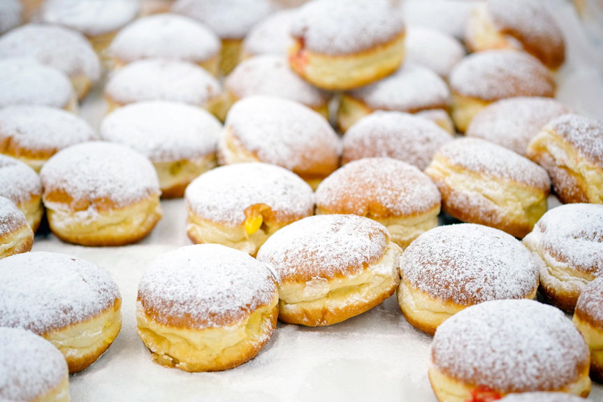 Pączki za 9 groszy na Tłusty Czwartek. Czy warto je kupować?
