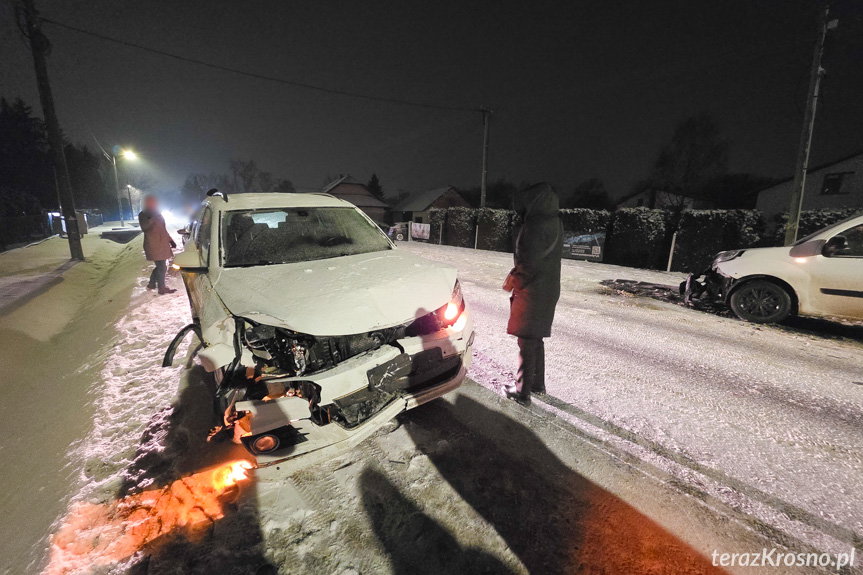 Trudne warunki na drogach. Trzy samochody zderzyły się na Rzeszowskiej