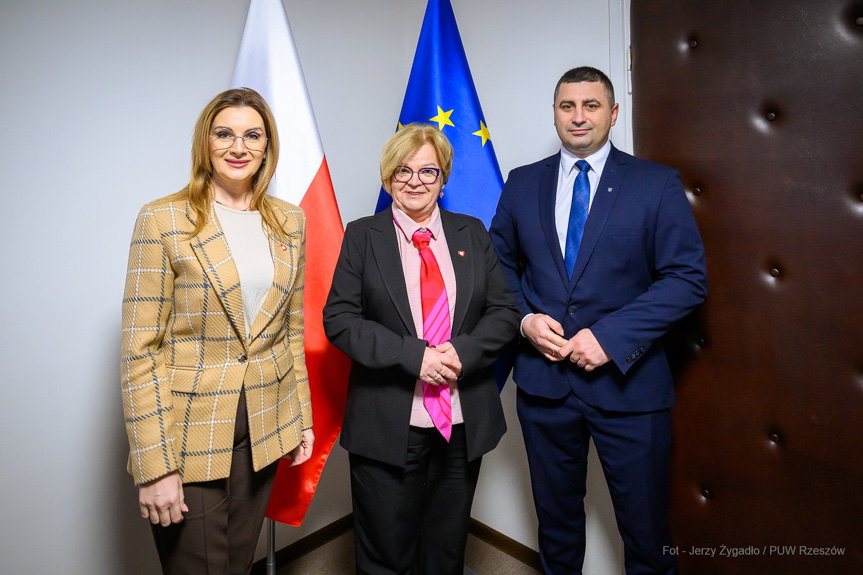 Od sprzętu OSP po place zabaw. Kompleksowe wsparcie dla Gminy Wojaszówka