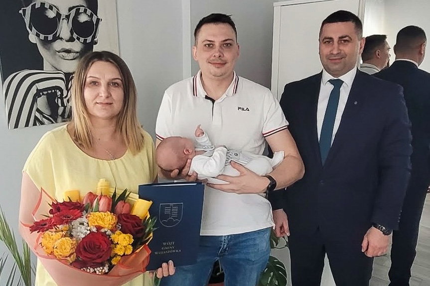 Wójt gminy Wojaszówka odwiedził najmłodszego mieszkańca
